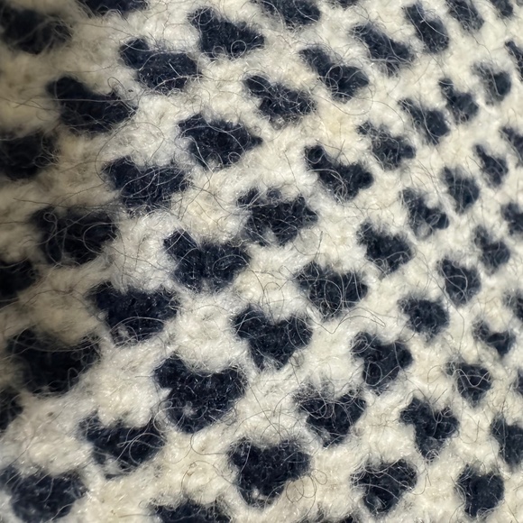 Women’s Old Navy Cozy Patterned Sweater Size M - Picture 6 of 8